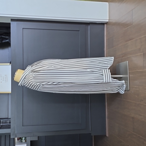 Express Long Button Up - Picture 4 of 7